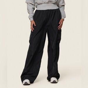 Black Wide-Leg Cargo Pants - Women